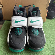 Load image into Gallery viewer, Nike Emerald Diamond Turfs Size 12
