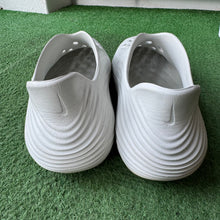 Load image into Gallery viewer, Nike ReactX Rejuven8s Size 10
