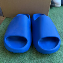 Load image into Gallery viewer, Adidas Yeezy Azure Slides Size 7
