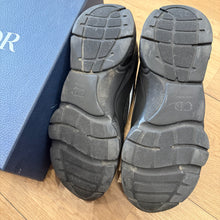 Load image into Gallery viewer, Dior B22s Size 42
