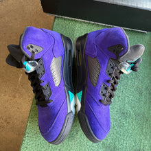 Load image into Gallery viewer, Jordan Alternate Grape 5s Size 9.5
