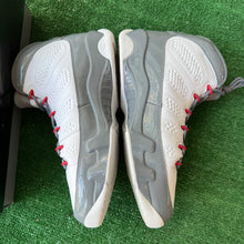 Load image into Gallery viewer, Jordan Fire Red 9s Size 14
