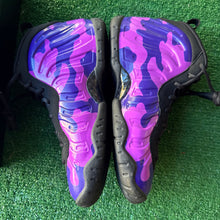 Load image into Gallery viewer, Nike Purple Camo Foamposites Size 7Y
