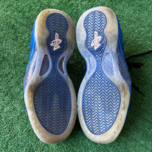 Load image into Gallery viewer, Nike International Blue Foamposites Size 10.5
