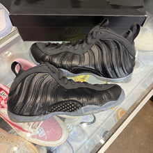 Load image into Gallery viewer, Nike Carbon Fiber Foamposites Size 7
