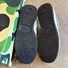 Load image into Gallery viewer, Bape SK8 STAs Size 7
