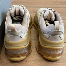 Load image into Gallery viewer, Balenciaga Triple S Size 39

