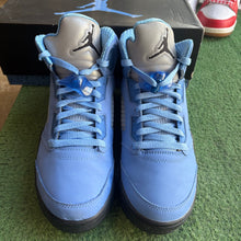 Load image into Gallery viewer, Jordan UNC 5s Size 9
