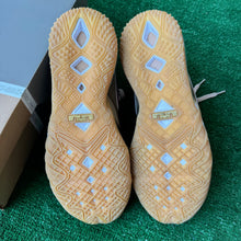 Load image into Gallery viewer, Nike LeBron Atmos Viotech Low 18s Size 11.5
