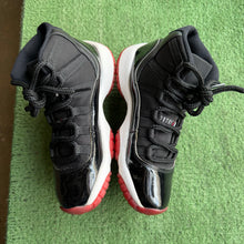 Load image into Gallery viewer, Jordan Bred 11s Size 5.5Y
