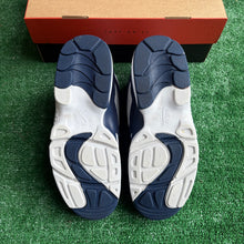 Load image into Gallery viewer, Nike Cowboys Air Diamond Turfs Size 12
