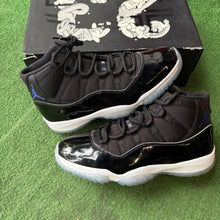 Load image into Gallery viewer, Jordan Space Jam 11s Size 11
