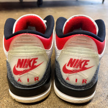 Load image into Gallery viewer, Jordan Fire Red Denim 3s Size 9
