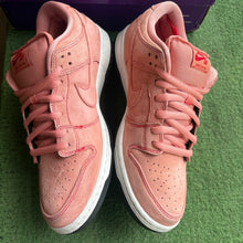 Load image into Gallery viewer, Nike SB Pink Pig Low Dunks Size 11.5
