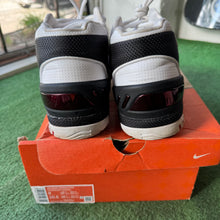 Load image into Gallery viewer, Nike LeBron Debut Zoom Generations Size 9
