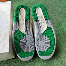 Load image into Gallery viewer, Jordan Lucky Green 2s Size 8
