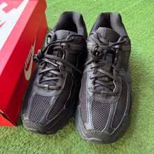 Load image into Gallery viewer, Nike Zoom Vomero 5s Size 9
