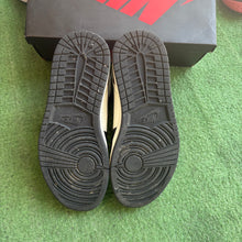 Load image into Gallery viewer, Jordan Mocha 1s Size 7.5
