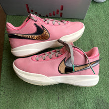 Load image into Gallery viewer, Nike LeBron South Beast 20s Size 7
