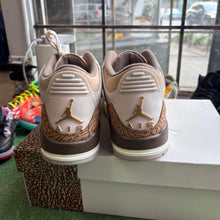 Load image into Gallery viewer, Jordan Palomino 3s Size 9

