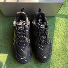 Load image into Gallery viewer, Balenciaga Triple S Size 44
