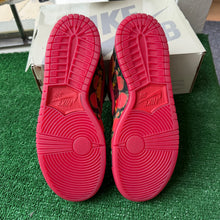 Load image into Gallery viewer, Nike SB Wizard of Oz Low Dunks Size 9.5
