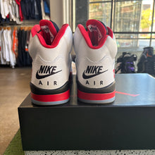 Load image into Gallery viewer, Jordan Fire Red 5s (Black Tongue) Size 8.5
