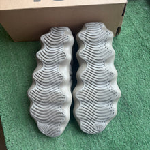 Load image into Gallery viewer, Yeezy Stone Flax 450s Size 11
