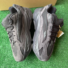 Load image into Gallery viewer, Adidas Yeezy Vanta 700s Size 6
