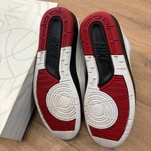 Load image into Gallery viewer, Jordan Chicago 2s Size 9
