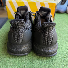 Load image into Gallery viewer, Adidas Ultraboosts Size 8
