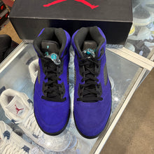 Load image into Gallery viewer, Jordan Alternate Grape 5s Size 11.5
