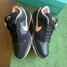 Load image into Gallery viewer, Nike SB Washed Coral Low Dunks Size 8
