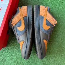 Load image into Gallery viewer, Nike Cider Low Dunks Size 8.5
