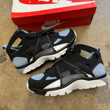 Load image into Gallery viewer, Nike Cool Blue Black Air Trainer Huaraches Size 9.5
