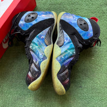 Load image into Gallery viewer, Nike Galaxy Zoom Rookies Size 9
