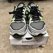 Load image into Gallery viewer, Saucony ProGrid Truimph 4s Size 9.5
