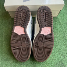 Load image into Gallery viewer, Nike Yuto Horigome SB Low Dunks Size 9.5
