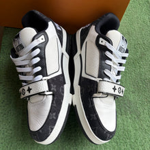Load image into Gallery viewer, Louis Vuitton Trainers Size 8UK
