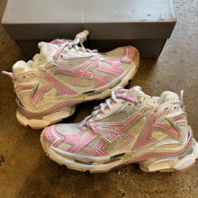 Load image into Gallery viewer, Balenciaga Runners Size 44
