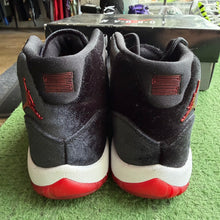 Load image into Gallery viewer, Jordan Velvet Bred 11s Size 7.5W/6M
