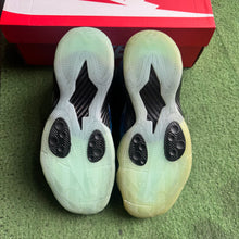 Load image into Gallery viewer, Nike Galaxy Rookies Size 8.5

