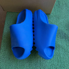 Load image into Gallery viewer, Adidas Yeezy Azure Slides Size 7

