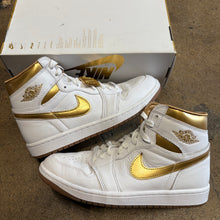 Load image into Gallery viewer, Jordan Metallic Gold 1s Size 8.5W/7M
