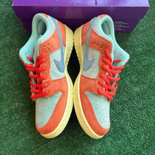 Load image into Gallery viewer, Nike SB Orange Emerald Rise Low Dunks Size 11
