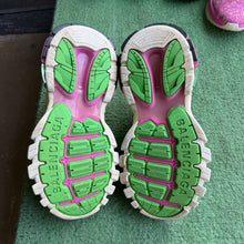 Load image into Gallery viewer, Balenciaga Track 2s Size 39
