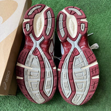 Load image into Gallery viewer, ASICS Red Dahlia Gel-1130s Size 8.5
