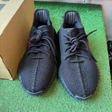 Load image into Gallery viewer, Yeezy Bred 350 V2s Size 9.5
