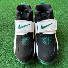 Load image into Gallery viewer, Nike Emerald Air Diamond Turfs Size 11
