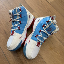 Load image into Gallery viewer, Nike Houston Oilers LeBron 3s Size 9.5
